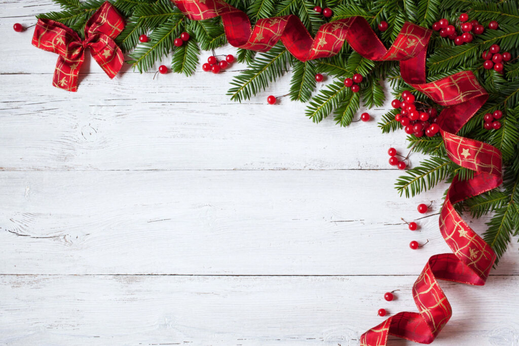 Rustic Christmas Wallpaper: Evergreen, Ribbons & Holly Berries