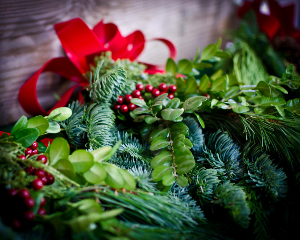Festive Christmas Wallpaper: Lush Green Pine & Vibrant Red Decor