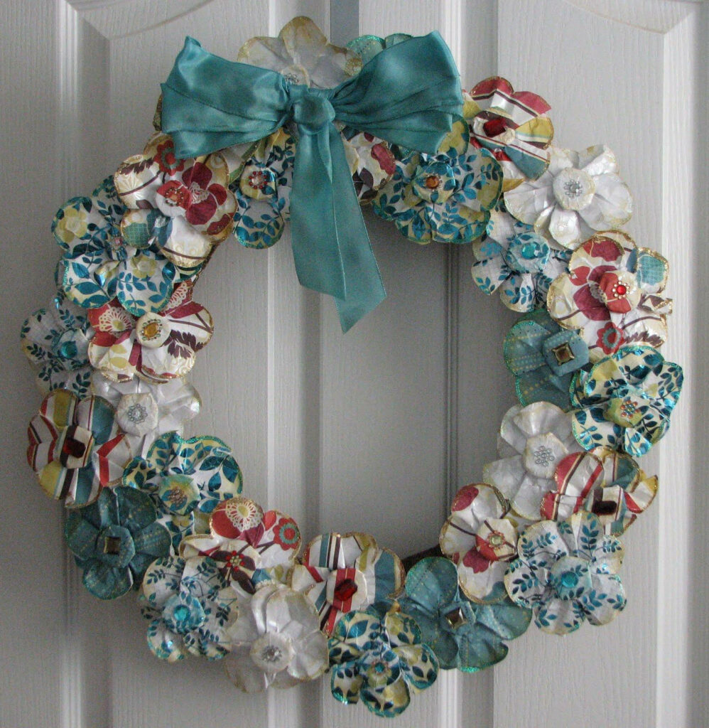Festive Christmas Wreath Wallpaper with Floral Designs & Blue Ribbon