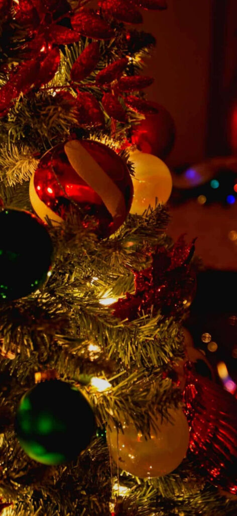 Festive Christmas iPhone Wallpaper: Decorated Tree & Twinkling Lights