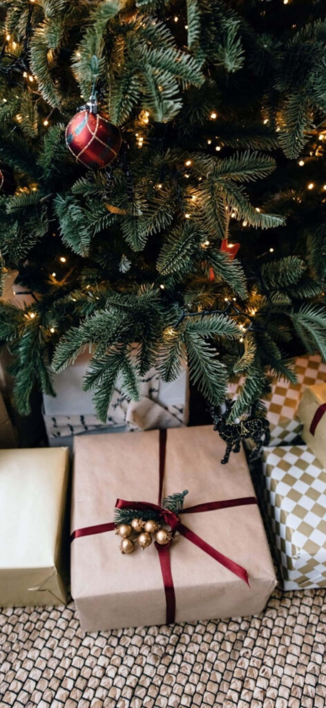 Festive iPhone Wallpaper: Christmas Tree, Lights & Gifts Background