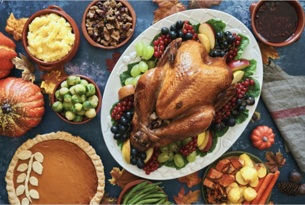 Festive Dinner Table with Roasted Turkey & Holiday Side Dishes Wallpaper
