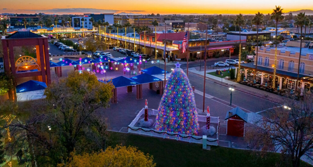 Downtown Chandler Christmas Wallpaper: Festive Tree & Twinkling Lights