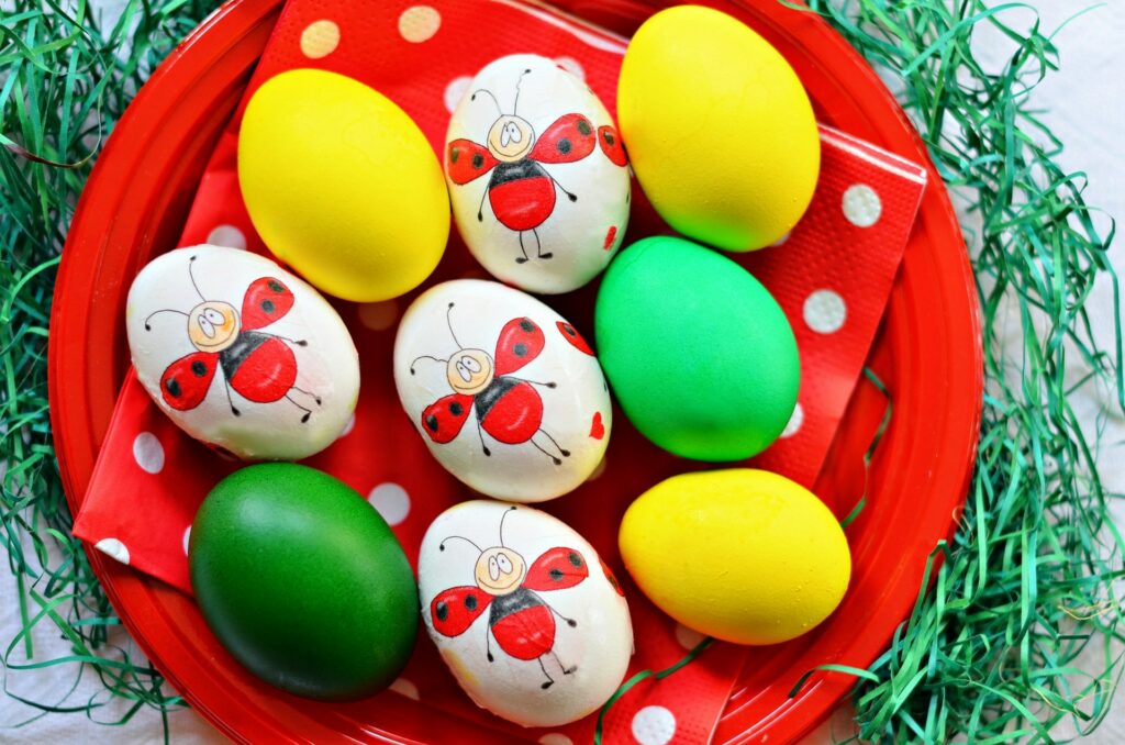 Vibrant Easter Wallpaper: Charming Ladybug Egg Designs on Red Plate