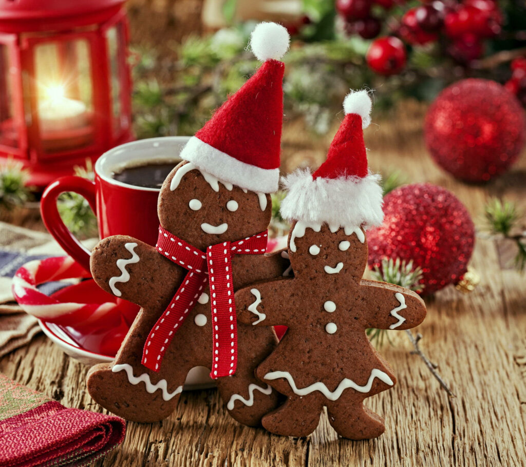 Festive Gingerbread Cookies Wallpaper: Cozy Christmas Decor
