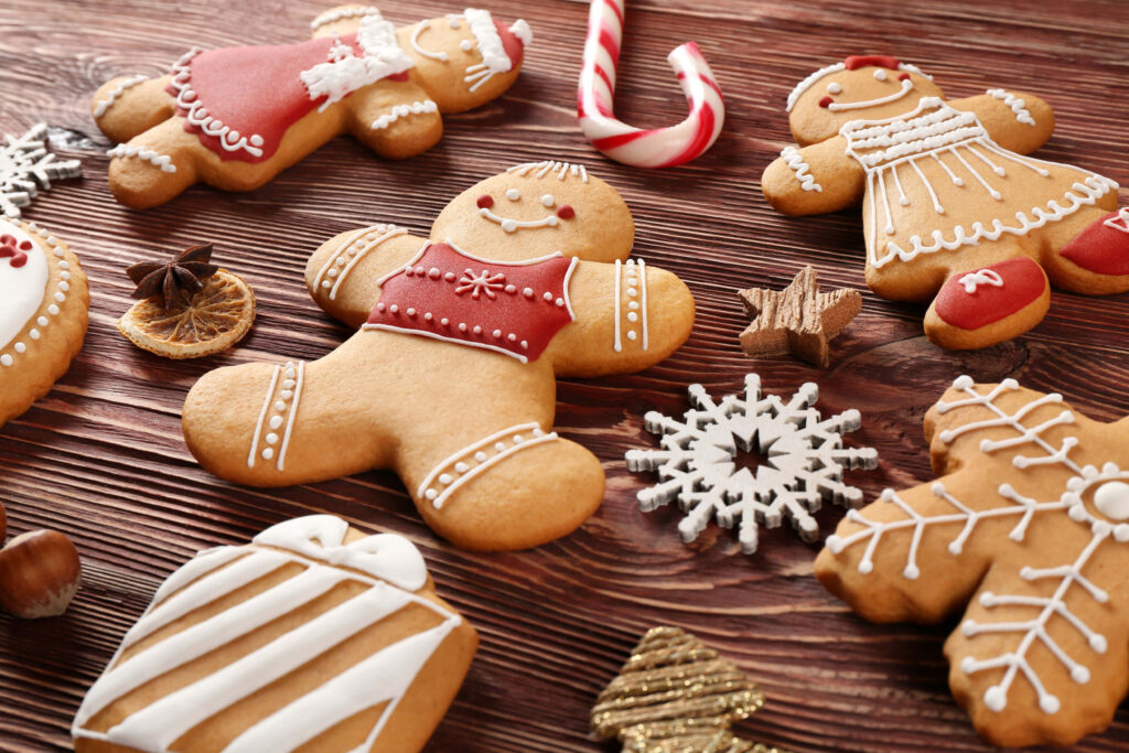 Festive Gingerbread Cookie Wallpaper: Holiday Cheer on Wood