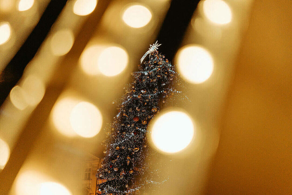Festive Glow: A Vibrant Christmas Tree in Warmly Lit Desktop Background Wallpaper