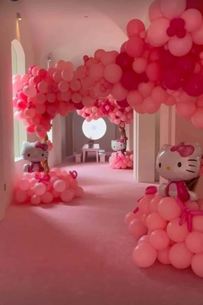 Festive Hello Kitty Party Wallpaper with Vibrant Balloons