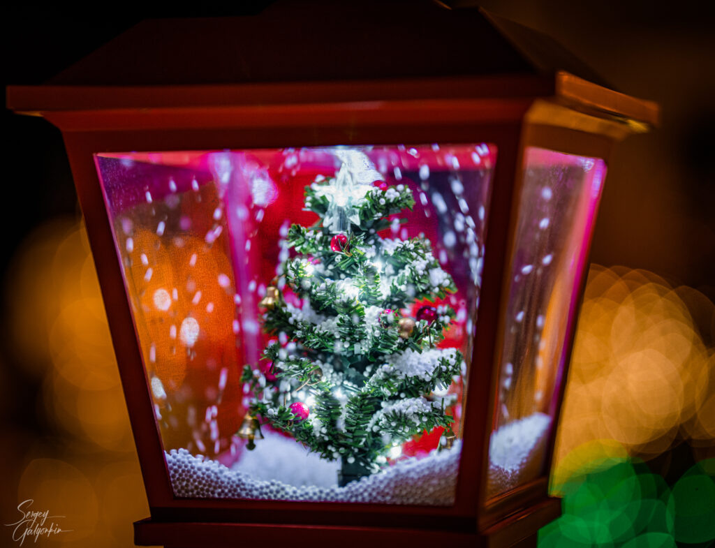 Festive Holiday Lamp & Mini Spruce: Cozy New Year Wallpaper