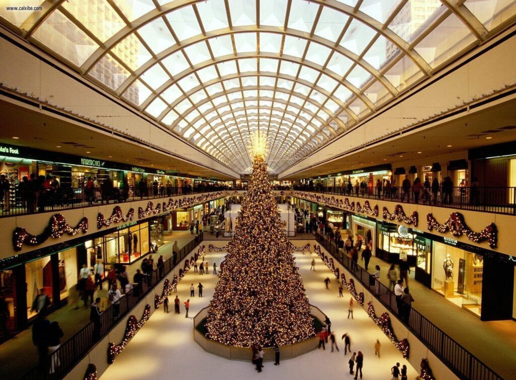 Festive Holiday Shopping Center Wallpaper with Christmas Tree & Shoppers