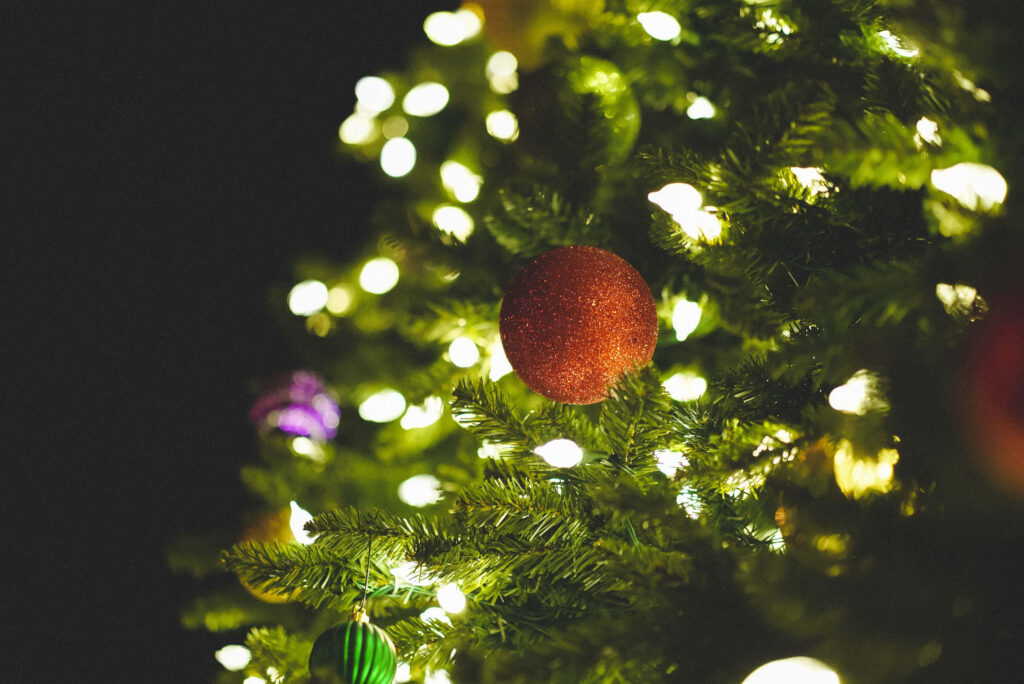 Festive Christmas Tree Wallpaper: Bring Holiday Spirit Home