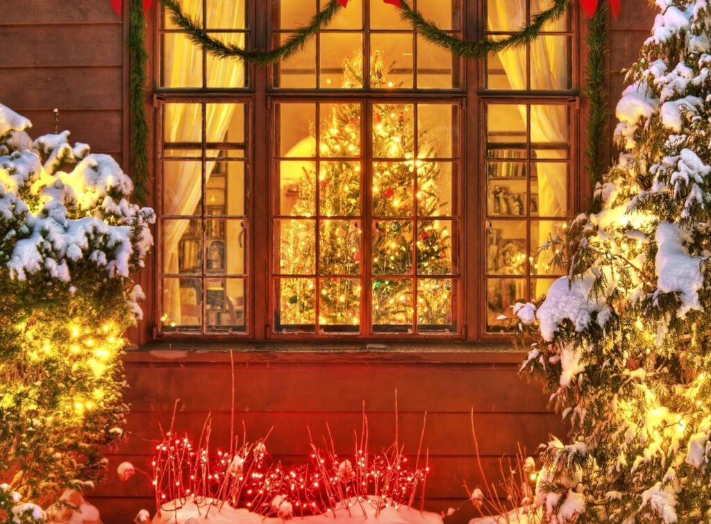 Festive Holiday Wallpaper: Christmas Tree Glow & Snowy Scene