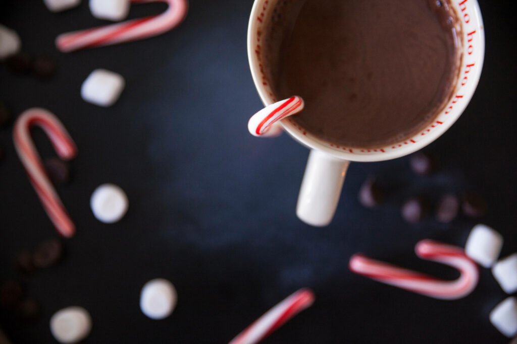 Cozy Christmas Treats: Candy Cane Infused Hot Chocolate Delight Wallpaper
