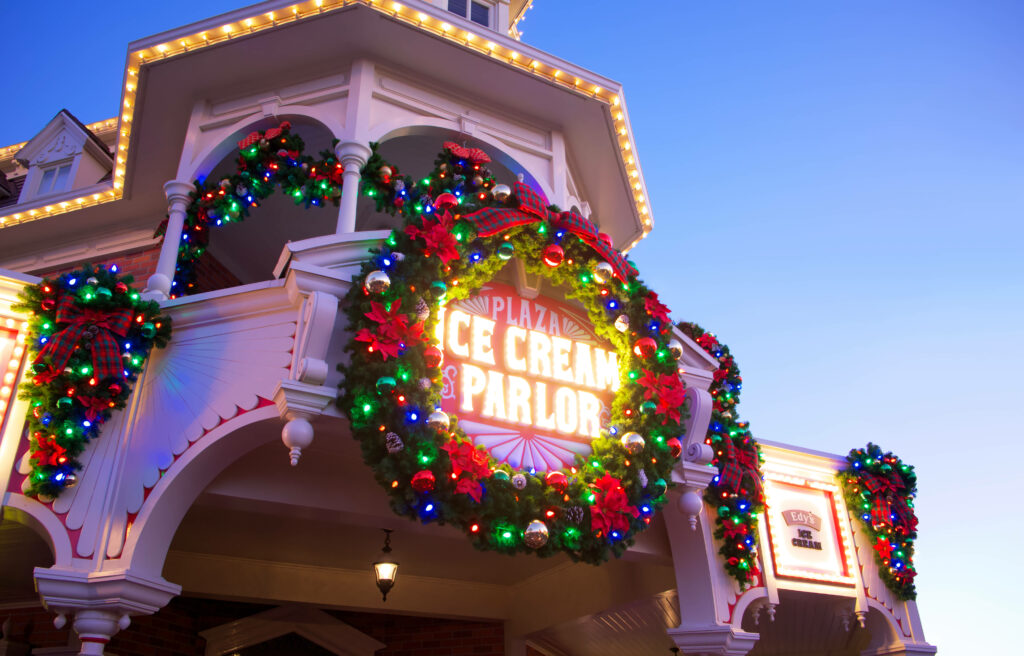 Cheerful Holiday Vibes: Decorated Ice Cream Parlor Festivity Scene Wallpaper