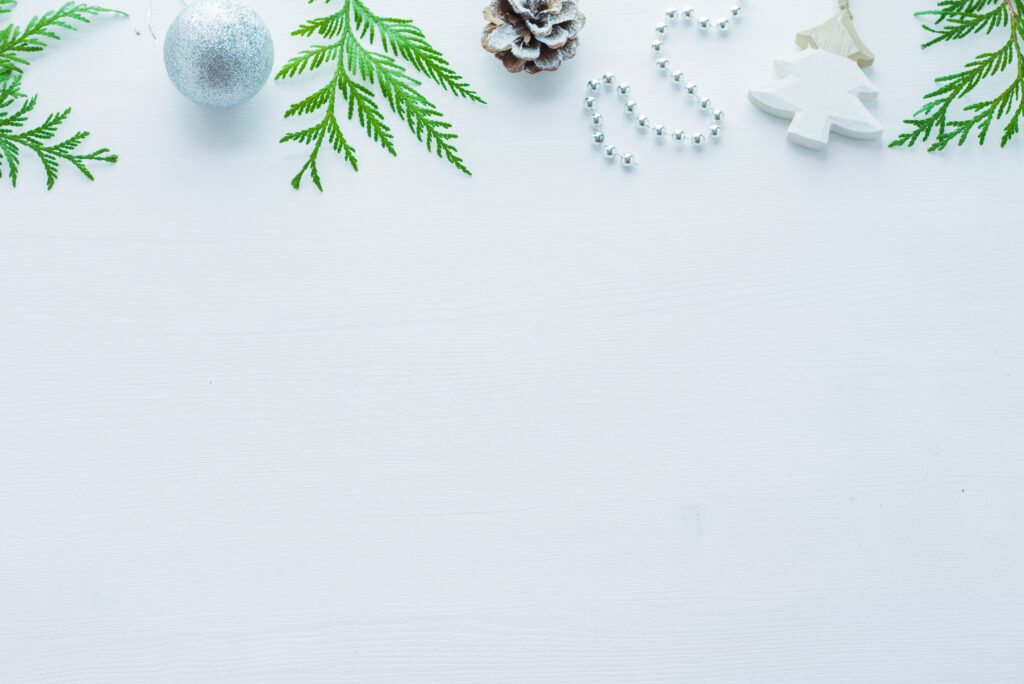 Festive Minimalist Wallpaper: Green Pine Needles & Silver Ornament