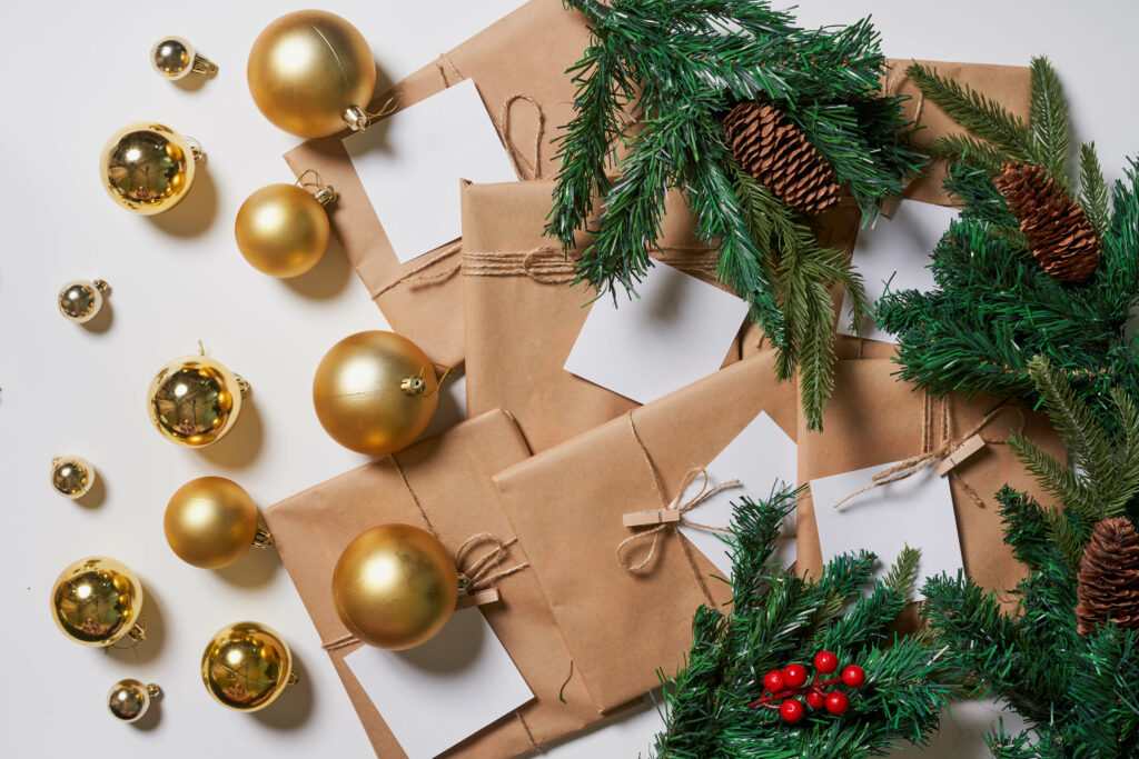 Festive New Year Wallpaper: Spruce, Baubles & Kraft Envelopes