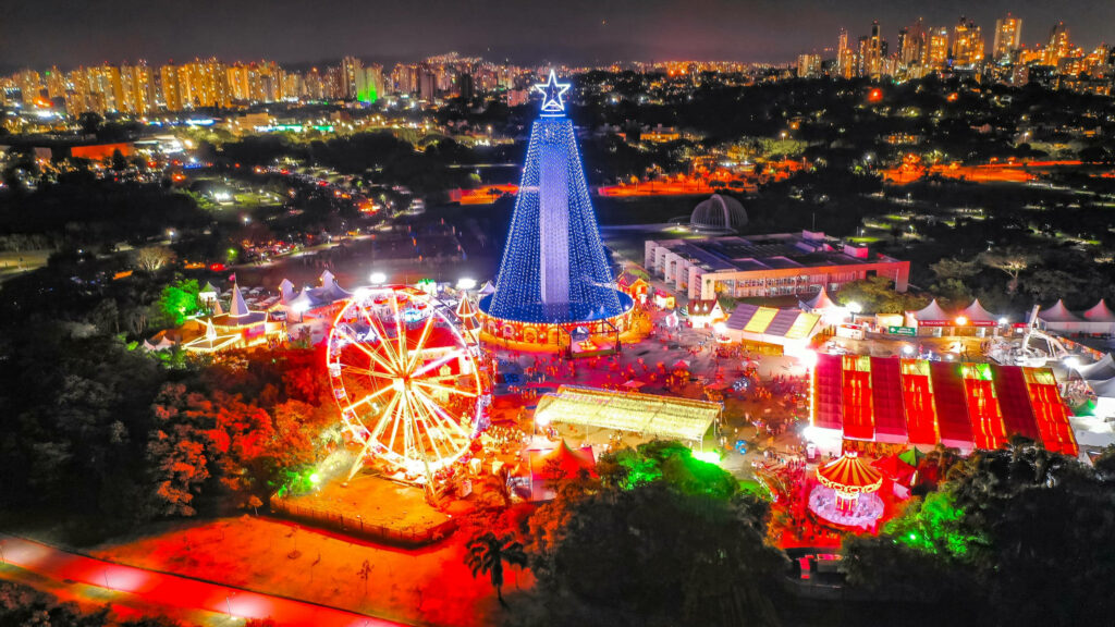 Festive Night Cityscape Wallpaper: Christmas Tree & Colorful Attractions