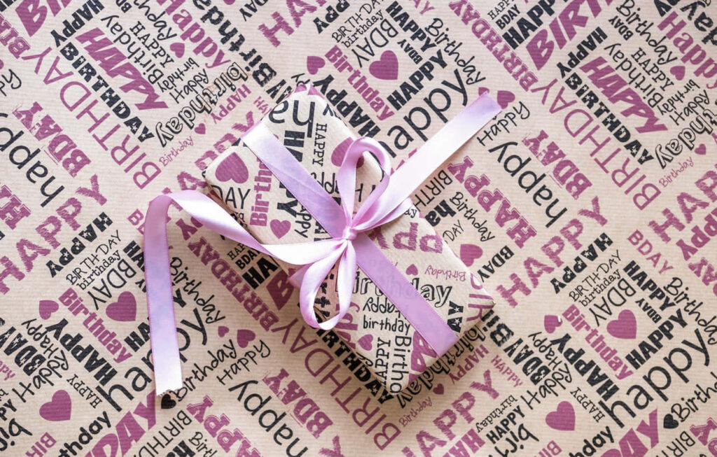 Festive Pink & Purple Happy Birthday Wallpaper with Gift Design
