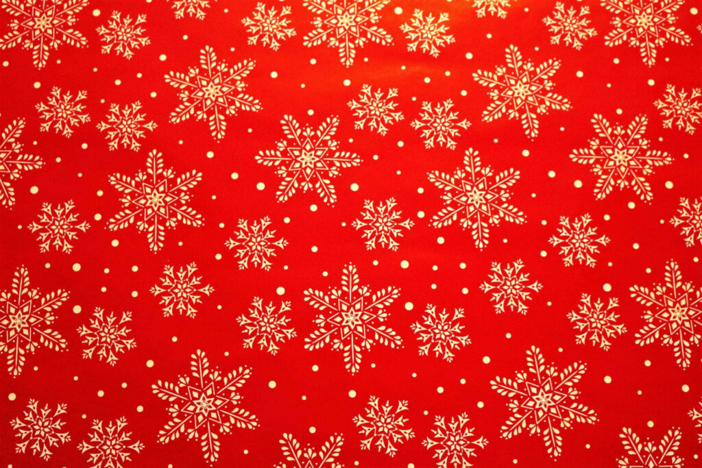 Festive Red Snowflake Wallpaper for a Cheerful Christmas Atmosphere