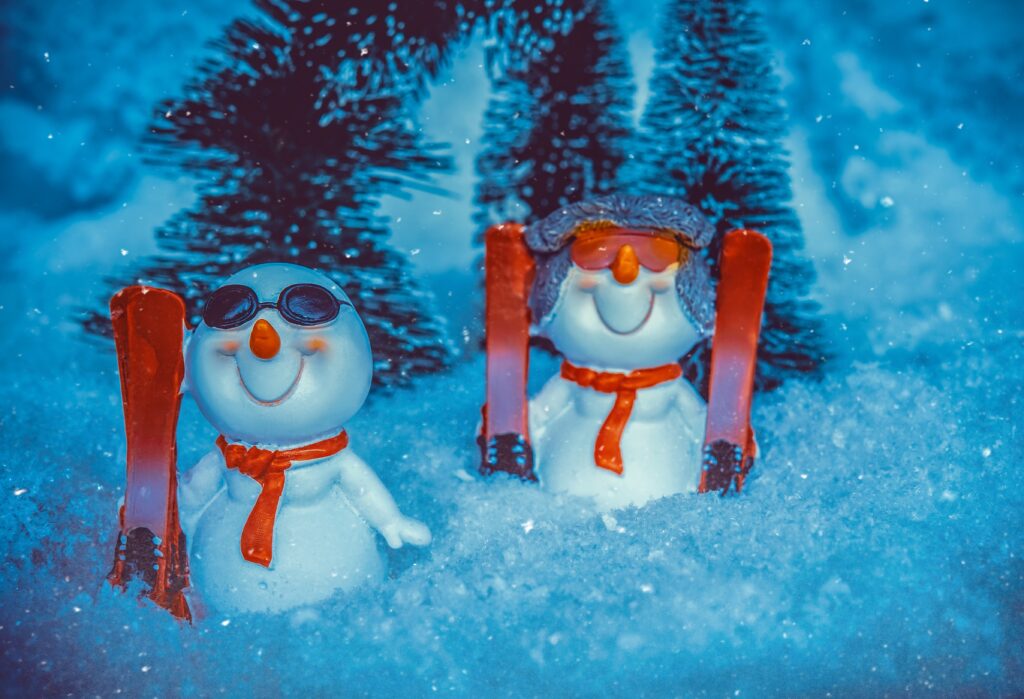 Joyful Snowmen in Scarves: Festive Winter Wallpaper Background