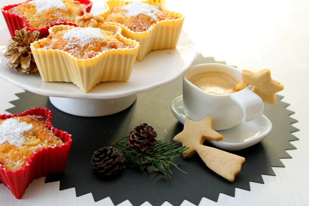 Festive Wallpaper: Star-Shaped Cakes & Coffee with Christmas Decor