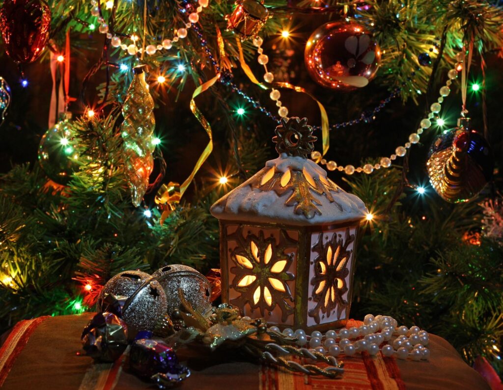 Cozy Christmas Tree Wallpaper: Colorful Lights & Festive Decor
