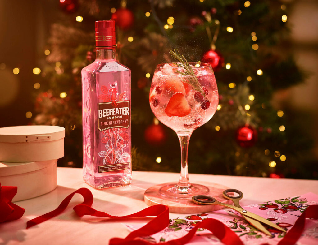 Festive Wallpaper: Beefeater Pink Gin & Christmas Cheer
