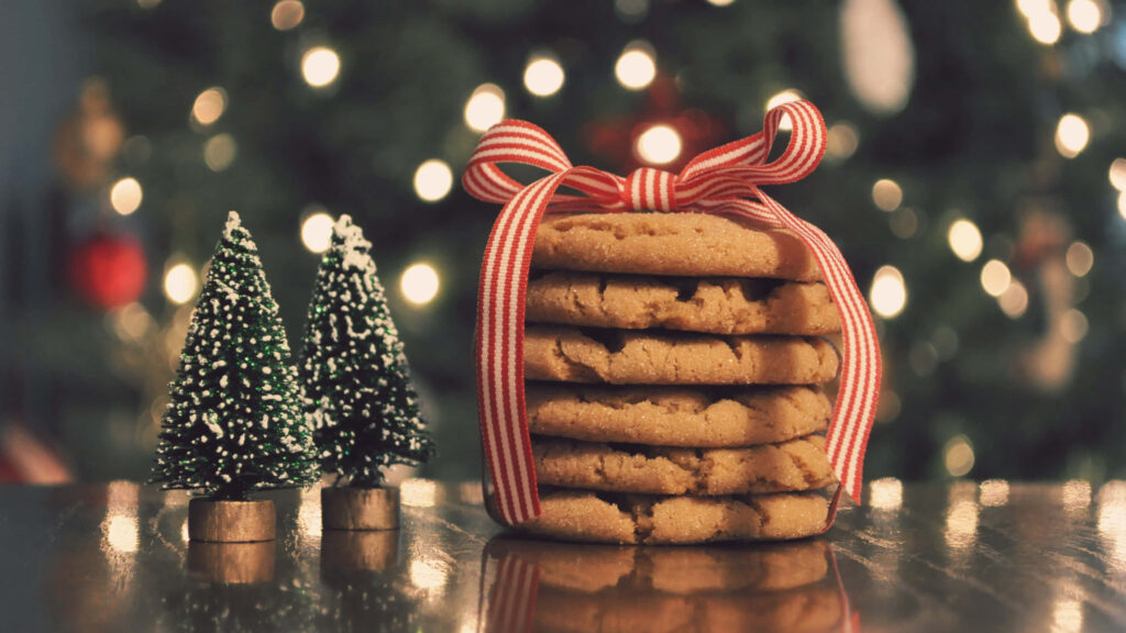 Christmas Cookie Stack Wallpaper: Festive Scene with Twinkling Lights