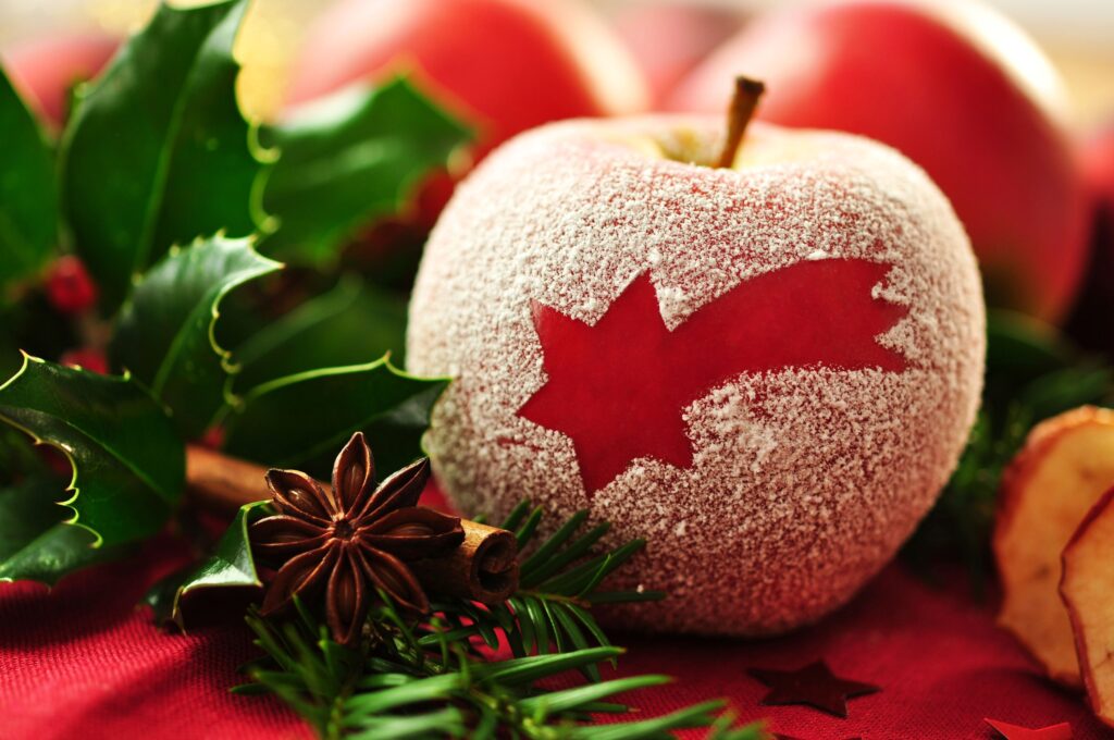 Festive Red Apple Wallpaper: Starry Design & Holiday Accents