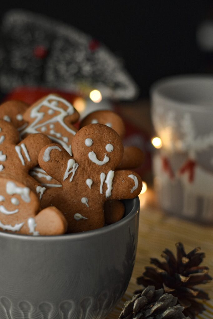 Festive Wallpaper: Joyful Gingerbread Cookies & Holiday Decorations