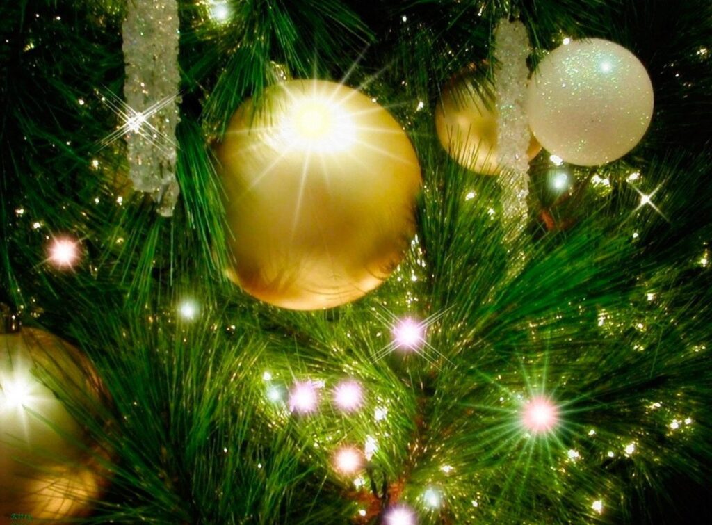 Festive Christmas Tree Wallpaper with Sparkling Decorations and Lights