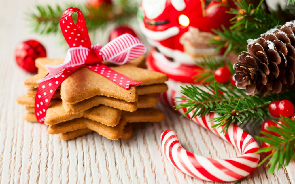 Cozy Winter Wallpaper: Star Cookies, Candy Canes & Festive Ornaments