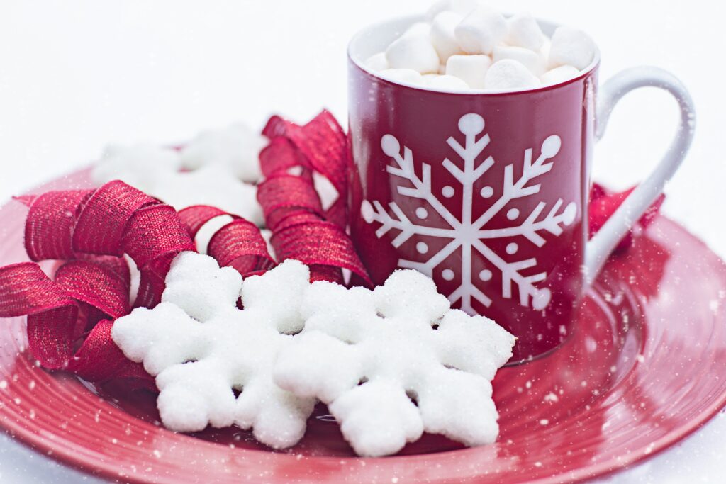Festive Winter Wallpaper: Red Mug with Hot Chocolate & Snowflakes