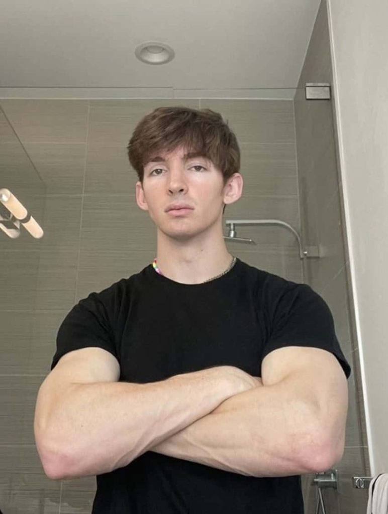 YouTuber Flamingo Albert Aretz bathroom selfie confident pose black t-shirt wallpaper background
