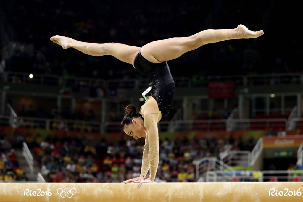 Flávia Saraiva handstand split on balance beam Rio 2016 Olympics artistic gymnastics wallpaper