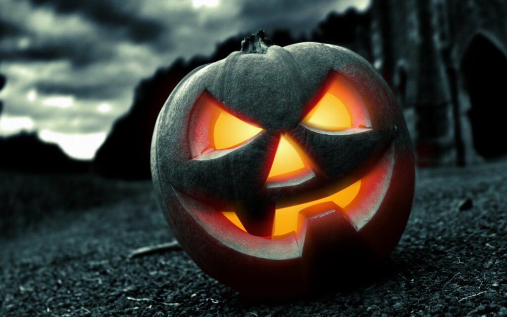 Dazzlingly Dark: A Captivating Close-up of a Creative Halloween Pumpkin - QHD Wallpaper Background