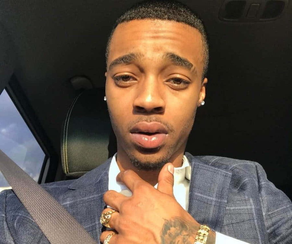 FlightReacts stylish car selfie wallpaper in navy plaid blazer with gold rings and warm lighting