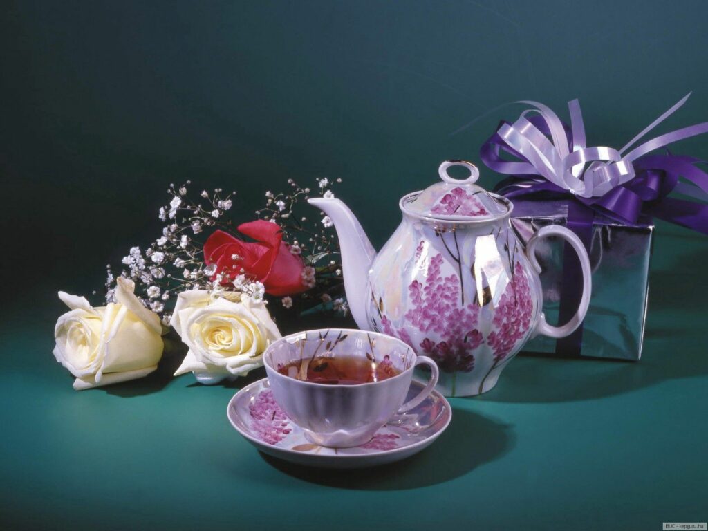 Floral Teapot & Teacup Wallpaper with Roses and Gift - Elegant Design