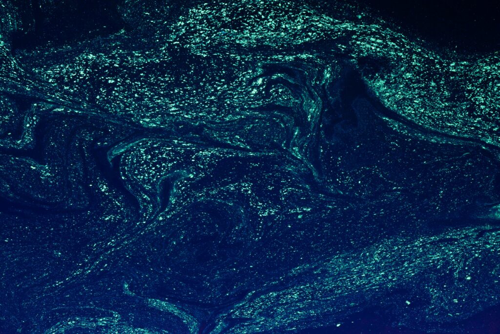 Elegant Deep Blue Fluid Art Wallpaper: High-Res Abstract Background