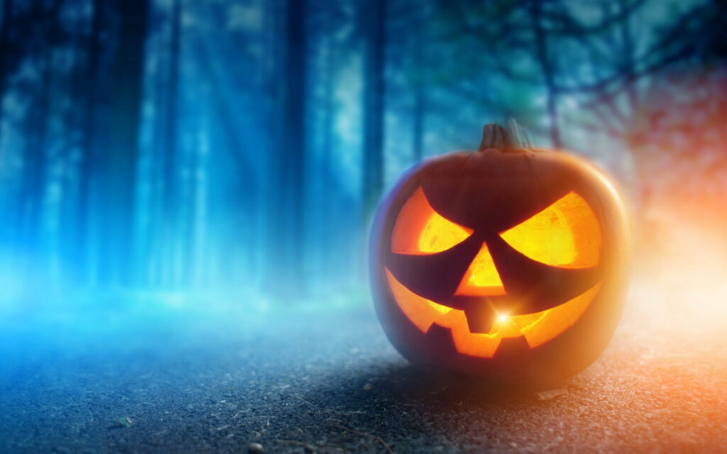 Foggy Forest Fright: Spooky Pumpkin Faces Haunting Halloween Night - QHD Wallpaper