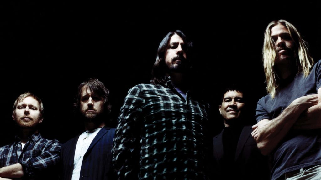 Foo Fighters band portrait with Dave Grohl Chris Shiflett Nate Mendel Pat Smear and Taylor Hawkins Wallpaper
