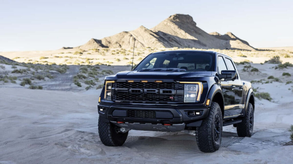 Ford F-150 Lobo Raptor Wallpaper: Rugged Off-Road Truck in Desert
