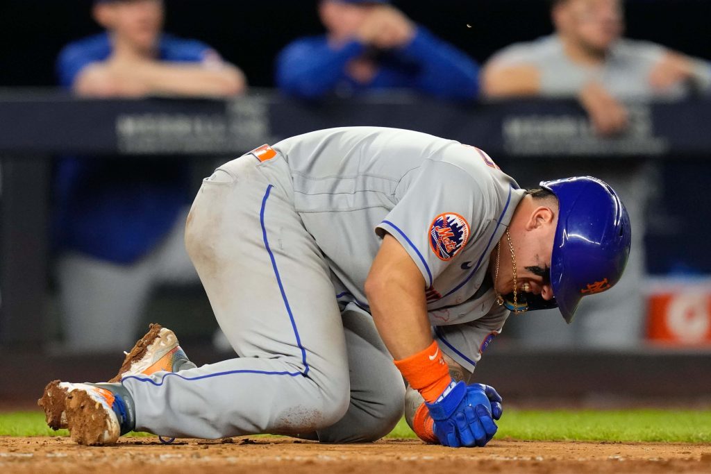 Francisco Álvarez Mets catcher kneeling in grey away uniform intense MLB action wallpaper