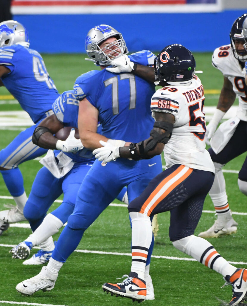 Frank Ragnow Detroit Lions clashes with Danny Trevathan Chicago Bears in intense NFL game action Wallpaper