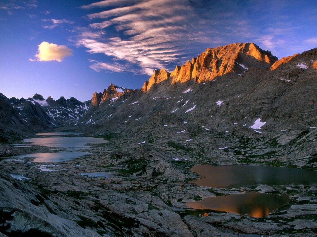 Sunset over Fremont Peak Wyoming rocky mountains calm alpine lakes rugged wilderness wallpaper