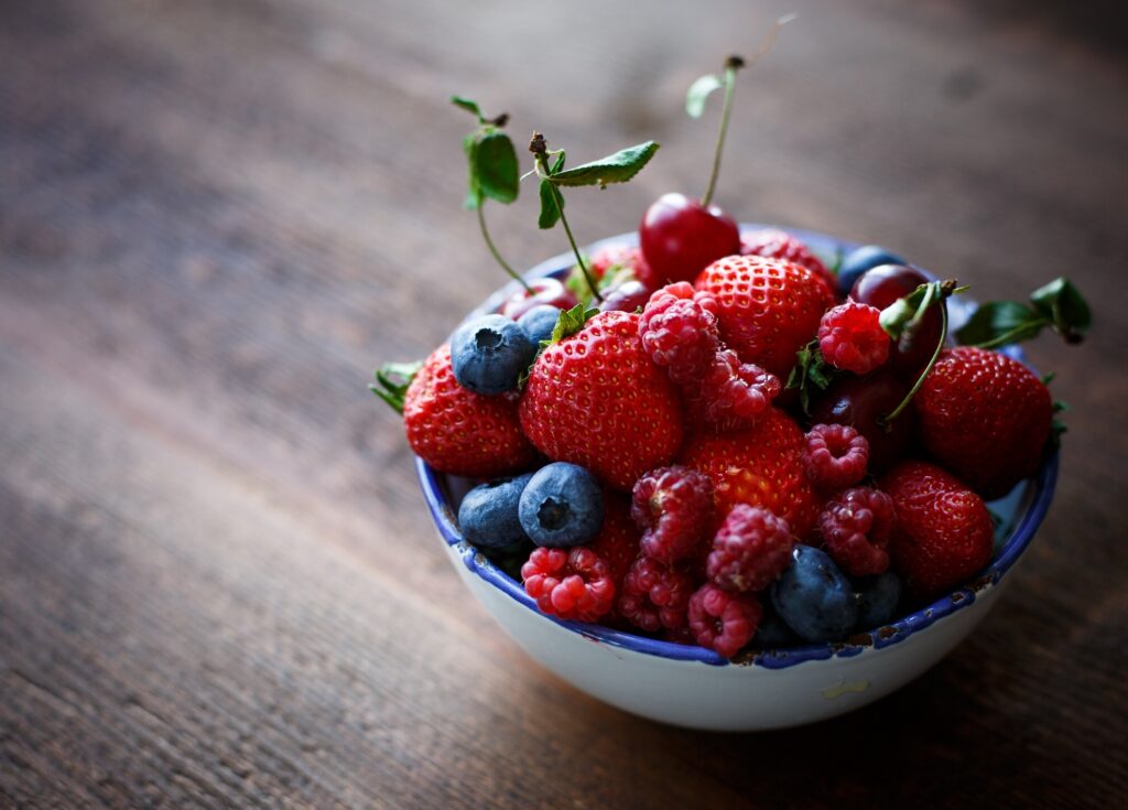 Fresh Berry Wallpaper: Raspberries, Blueberries & Strawberries Delight