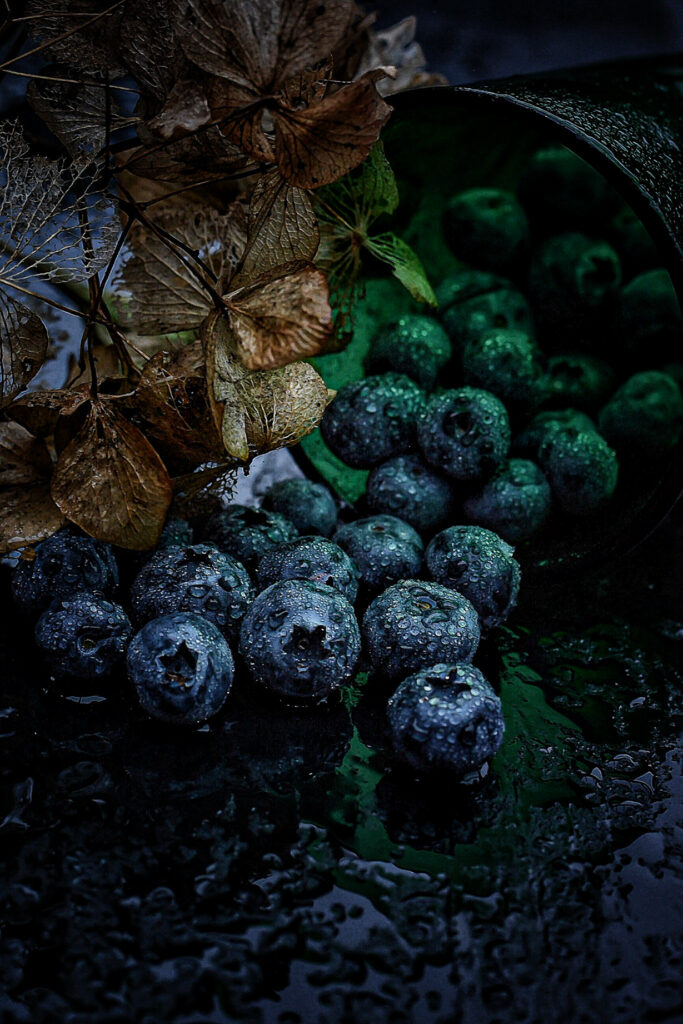Macro Wallpaper: Fresh Blueberries & Dried Leaves on Dark Background