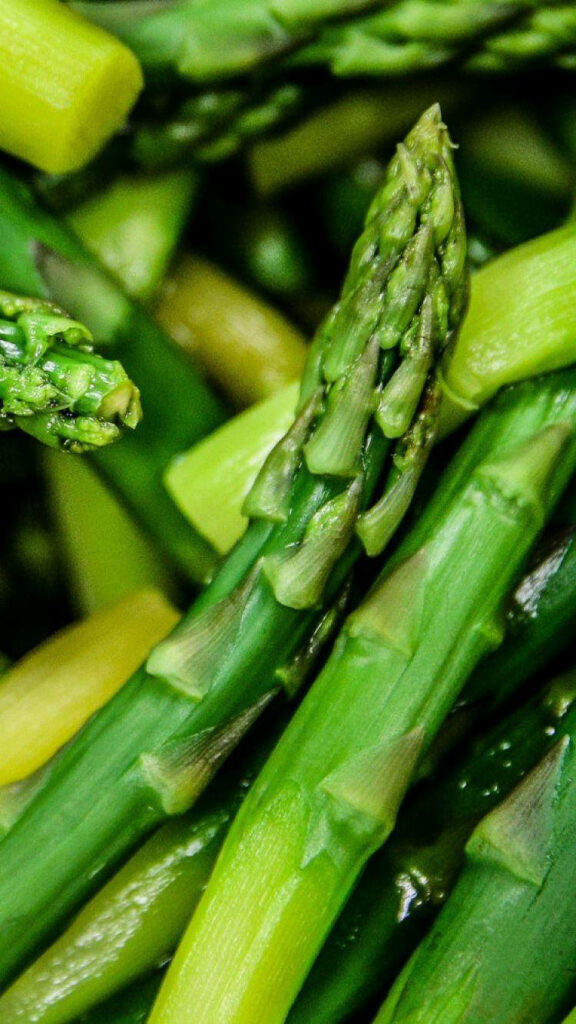 Close-up of fresh green asparagus spears vibrant healthy texture wallpaper background
