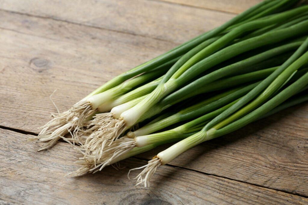 Fresh Green Onions Wallpaper: Rustic Organic Charm on Wood