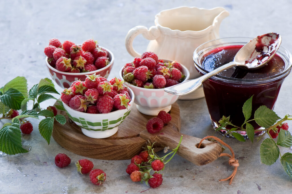 Fresh Raspberries & Jam: Charming Wallpaper Background Design
